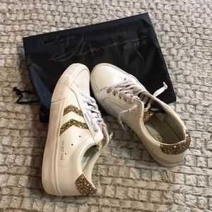 Adorable vintage sneakers!